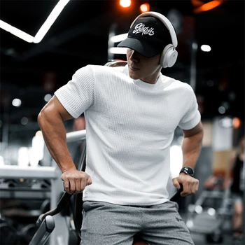 Uus meeste T-särk Mood jõusaal töötab teostada fitness activewear venitada madu krae lühikeste varrukatega T-särk